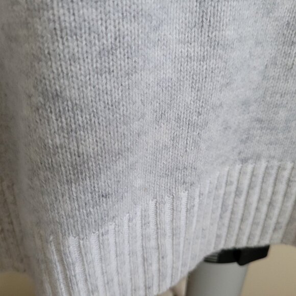 Alice Walk V-Neck Cashmere Sweater in Heathered Gray - Picture 5 of 9